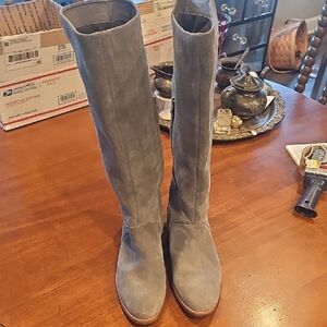 Ugg DALEY GRAY SUEDE BOOT